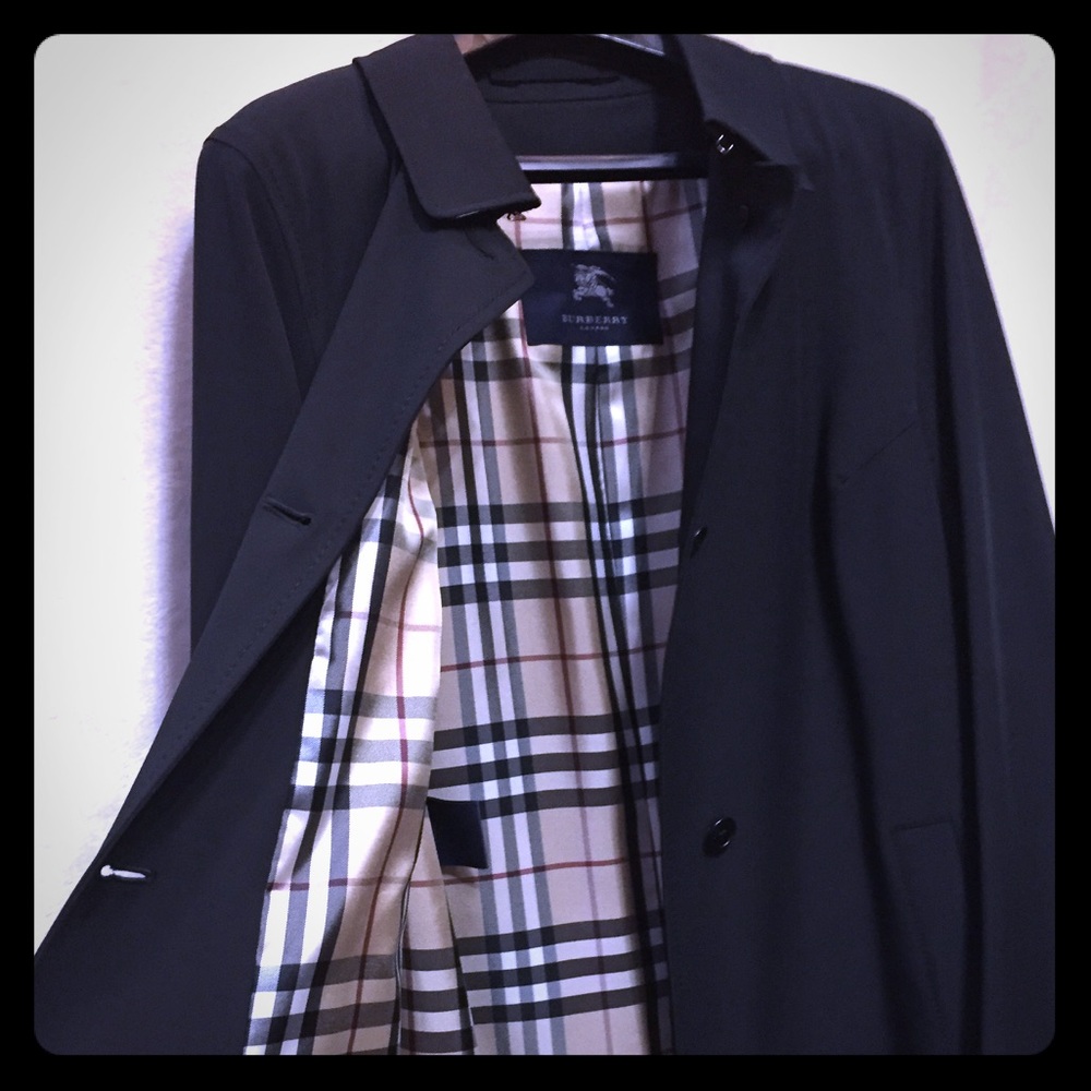 Burberry raincoat in black.